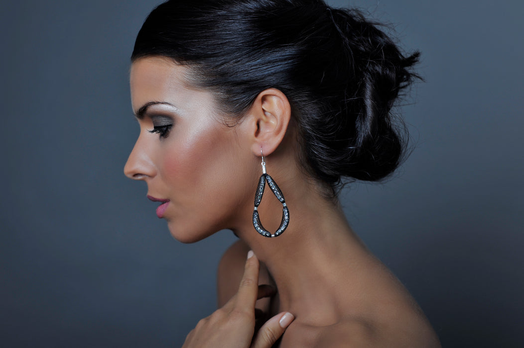 Earrings worn by Nicole Scherzinger and Rozanna Purcell