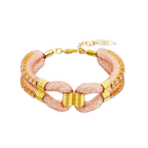his soft mesh arm cuff called the 'Clove Cuff' is just perfect to add that hint of colour to your wardrobe. It is easy to wear and is made with a 3cm extension gold plated chain