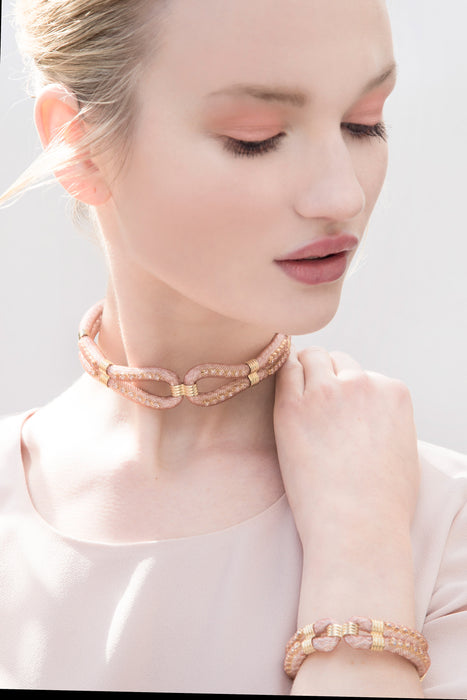 fashion is totally in love with the jewellery neckband as they are such an effortless way to dress up and outfit